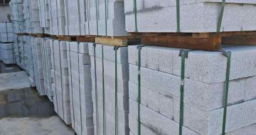 临沧芝麻白路牙石，路侧石