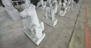 临沧芝麻白雕刻 十二生肖 异形雕刻