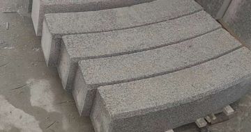 临沧芝麻白弧形路牙石