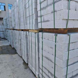 临沧芝麻白路牙石，路侧石