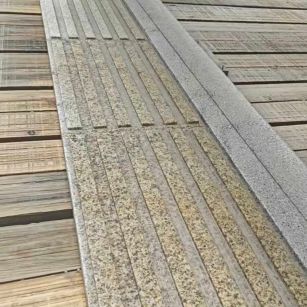 临沧黄金麻盲道石 盲条