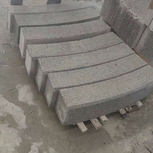 临沧芝麻白弧形路牙石