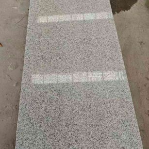 临沧芝麻白光面毛板