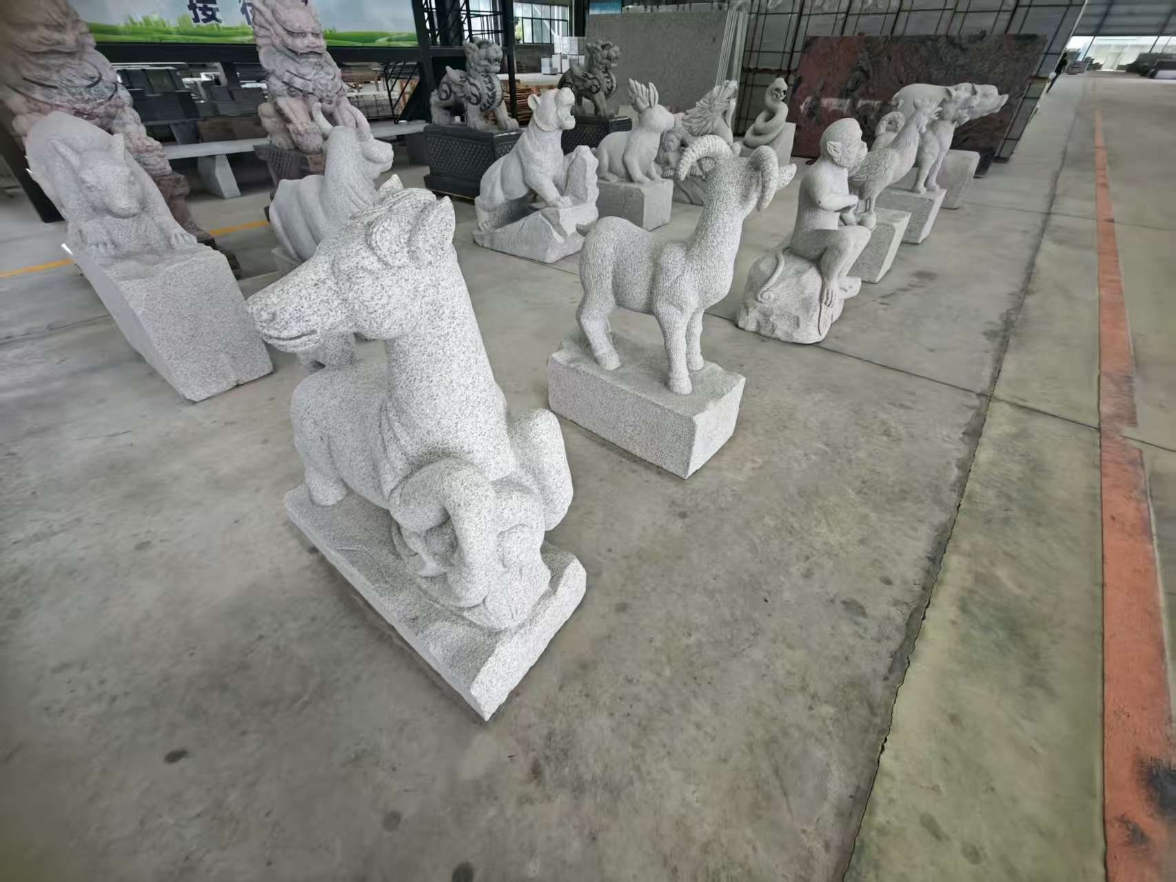 临沧芝麻白雕刻 十二生肖 异形雕刻