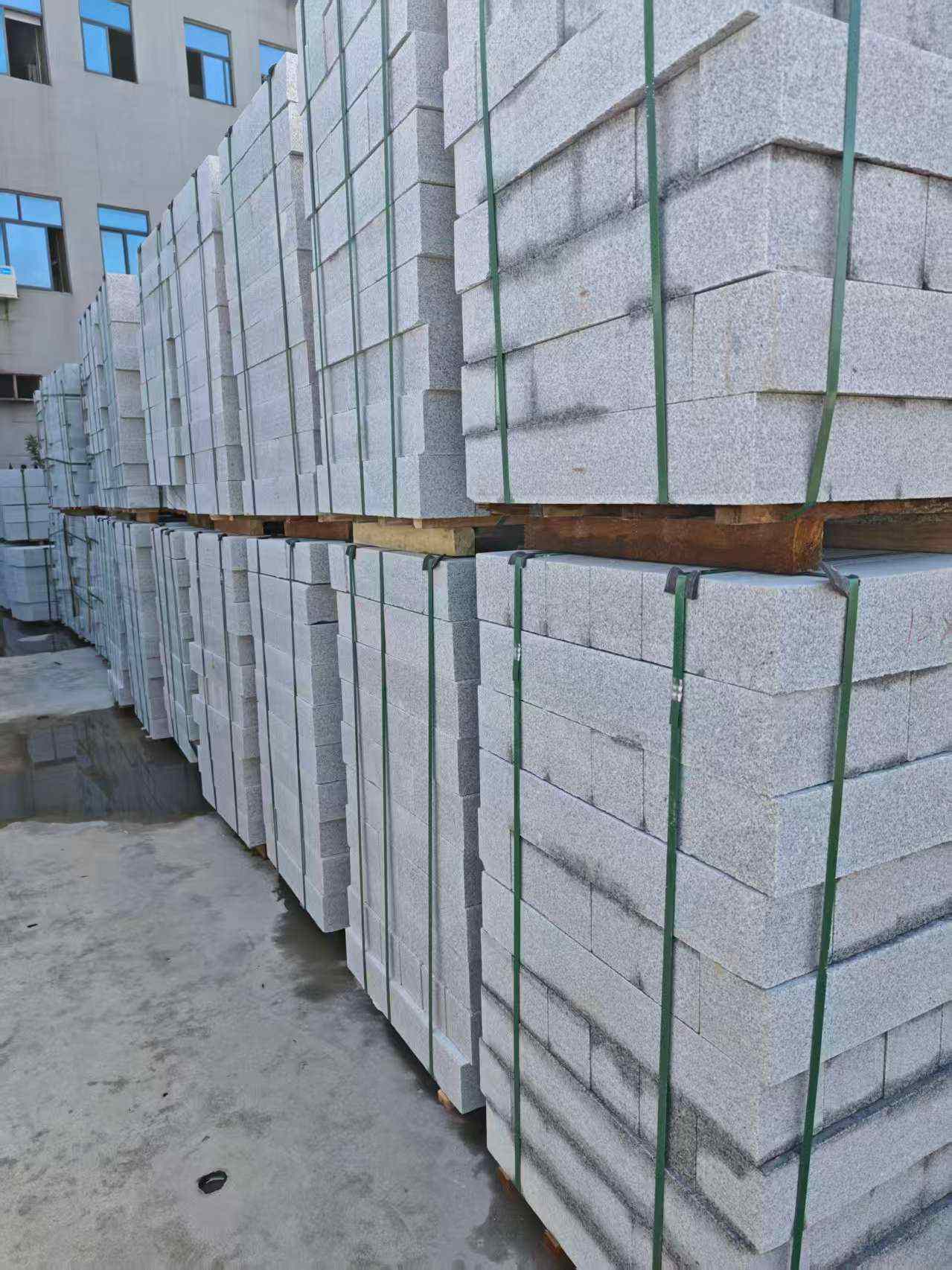 临沧芝麻白路牙石，路侧石