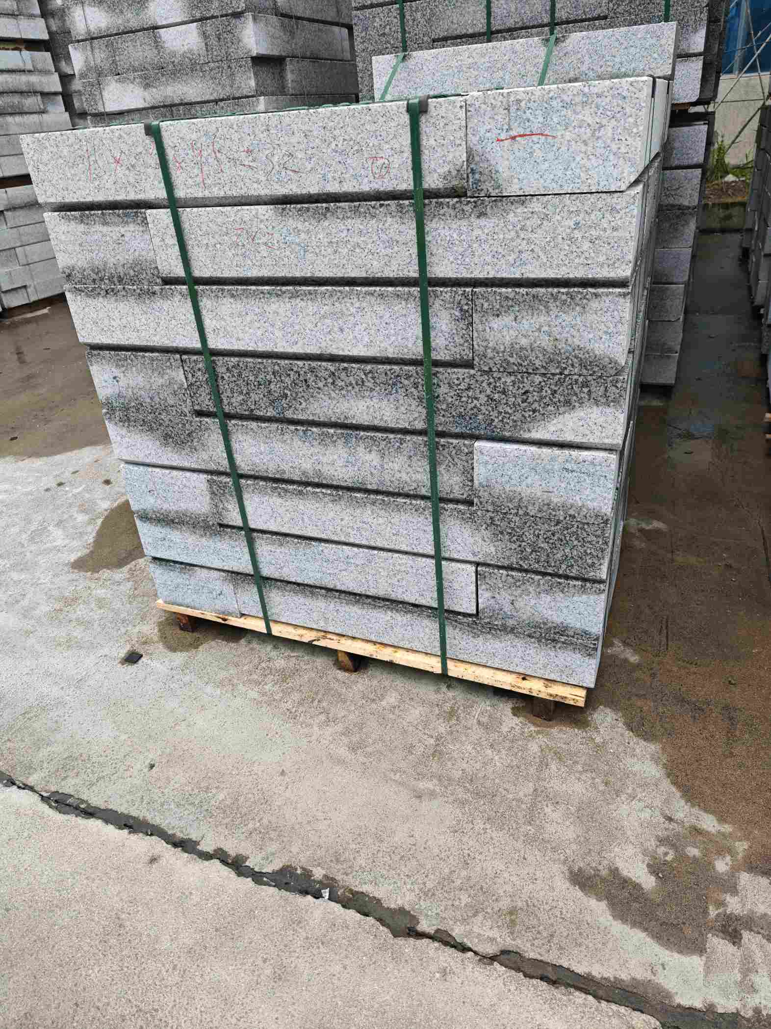 临沧芙蓉白路牙石，马路牙子