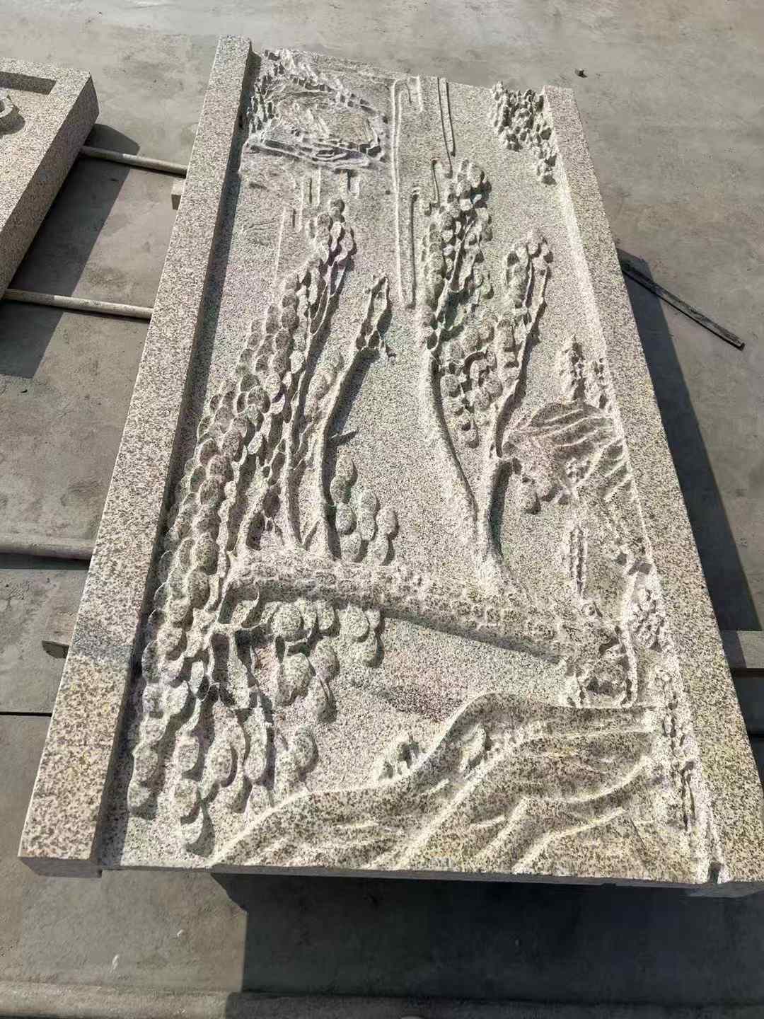 临沧黄金麻别墅雕刻版 别墅私人定制