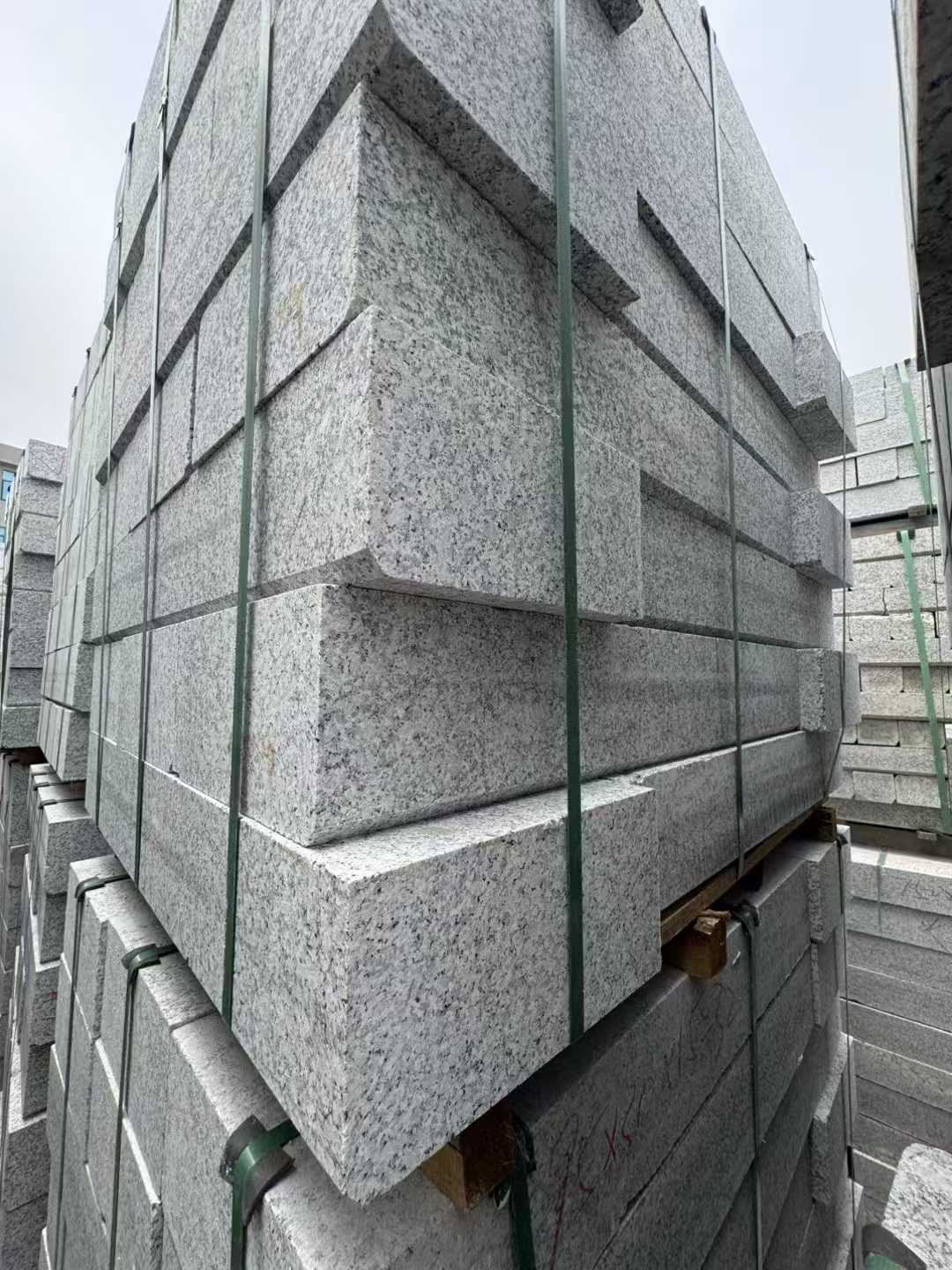 临沧芝麻白路牙石 马路牙子