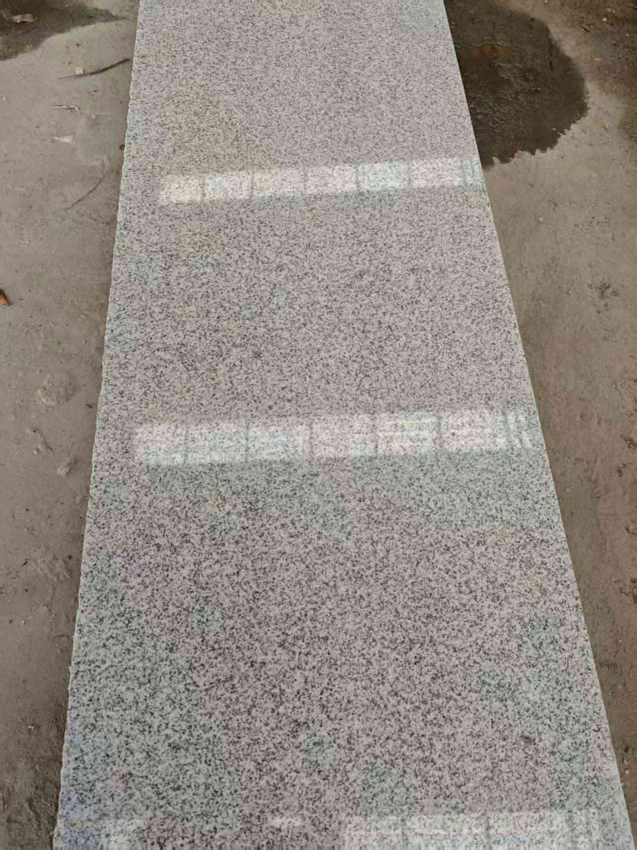 临沧芝麻白光面毛板